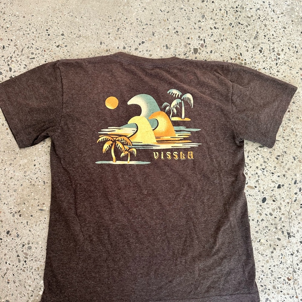 VISSLA Boys tee size Medium little boys